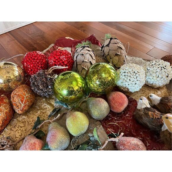 Rodeo Home gold and red tree skirt and lot of 30 boutique ornaments - Picture 10 of 12